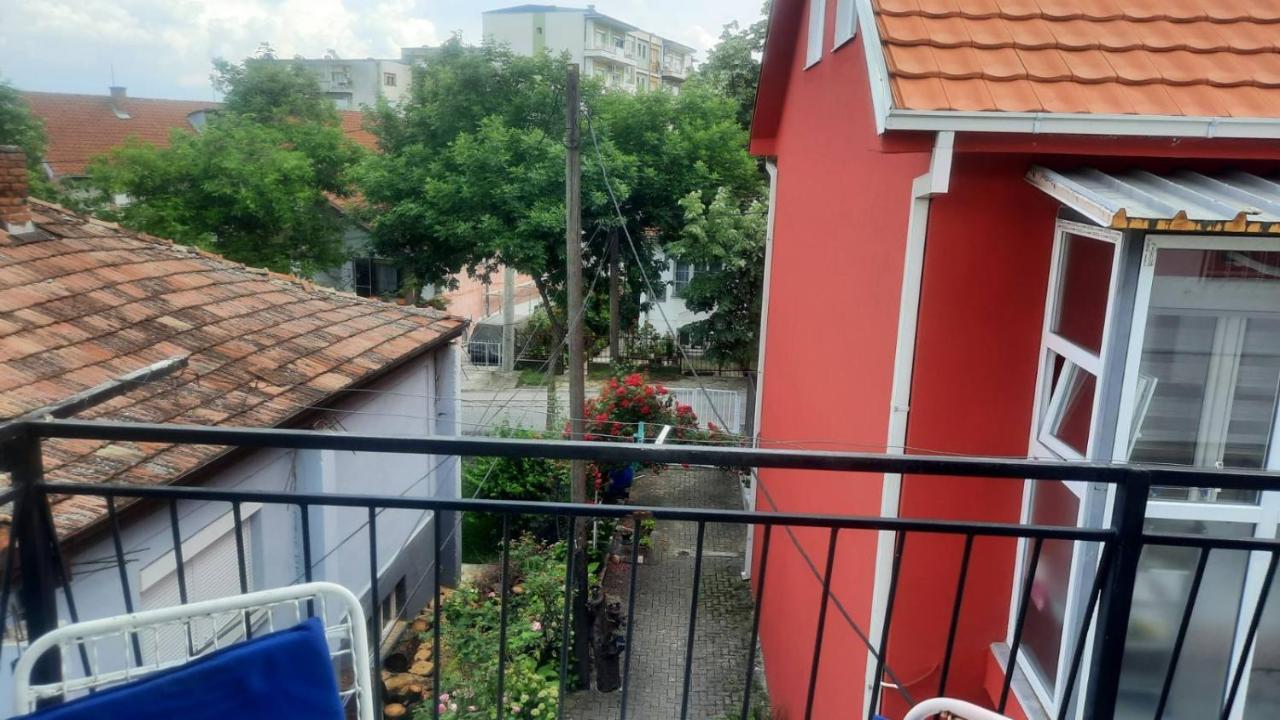 Stan Za Iznajmuvanje So Parking,Blisku Do Centar. คูมาโนโว ภายนอก รูปภาพ